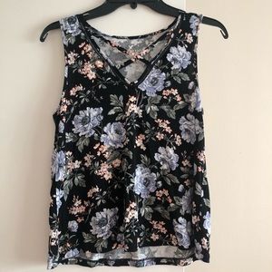🌟NWT🌟 AE Cropped Floral Top